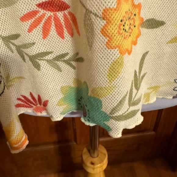 J Jill Women’s size Large floral top.Pre-owned good condition.Great summer top. - Picture 3 of 8